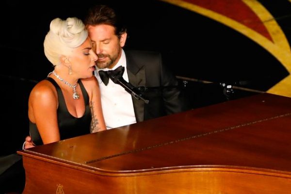 Lady Gaga a Bradley Cooper
