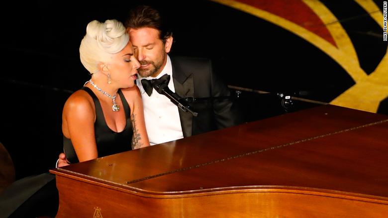 Lady Gaga a Bradley Cooper
