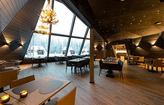 the glass hotel review the glass hotel review